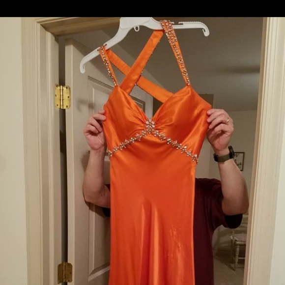 Prom Dresses - Picture 3 of 5